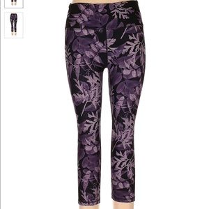 Womens purple Marika sport capris leggings size medium 8-10